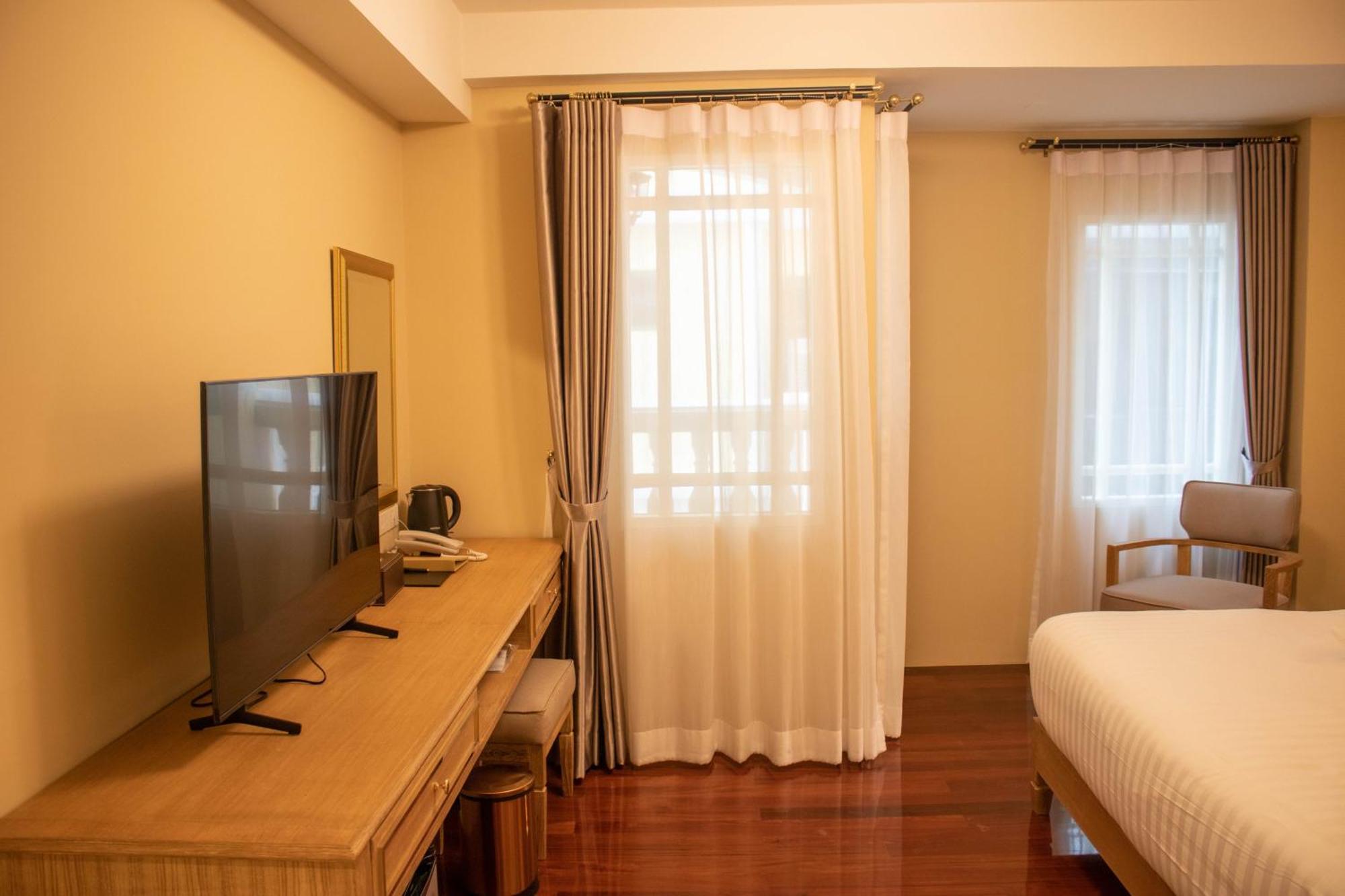 Siri Ratchadamnoen Bangkok Hotel Екстер'єр фото