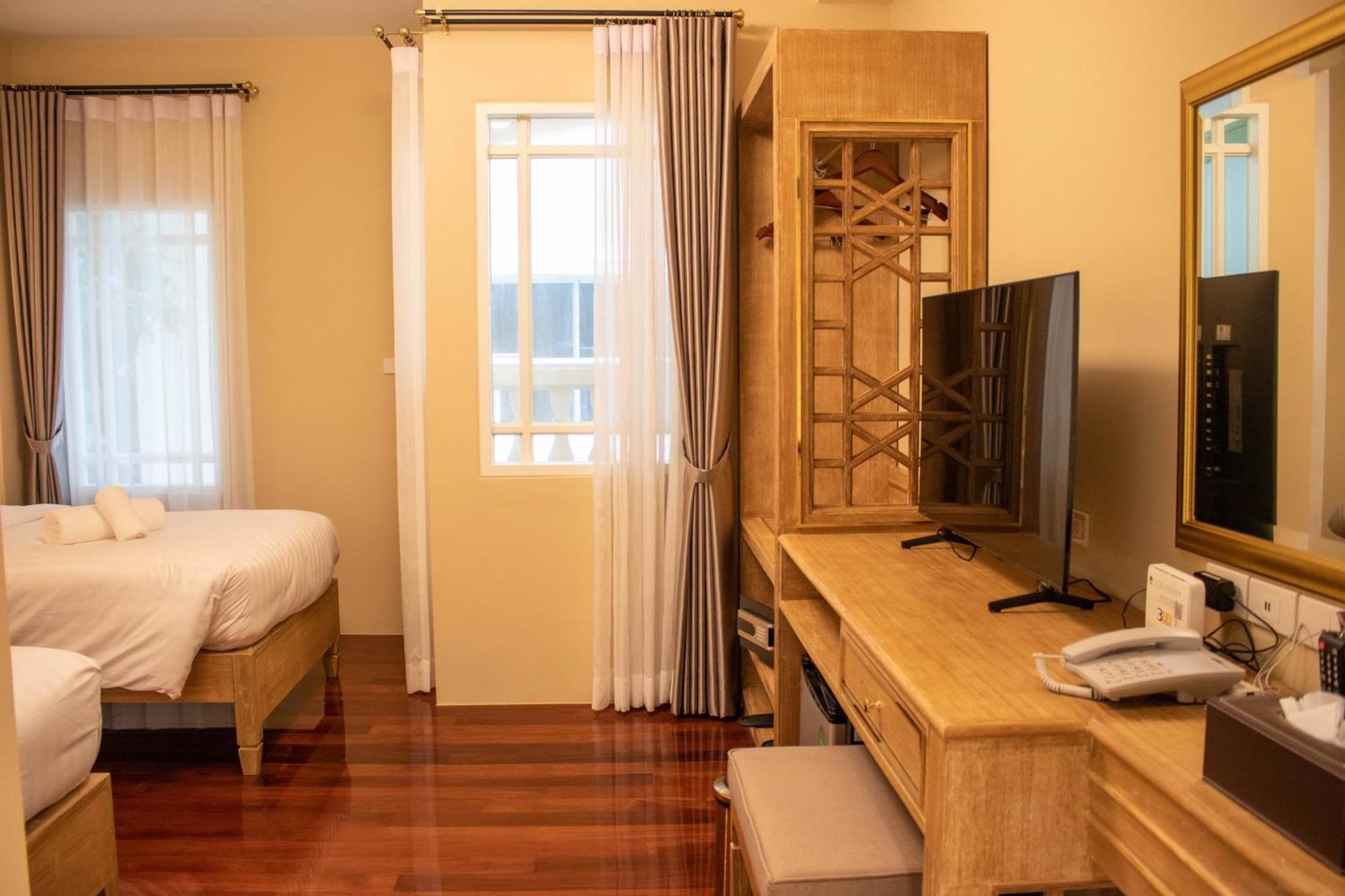 Siri Ratchadamnoen Bangkok Hotel Екстер'єр фото