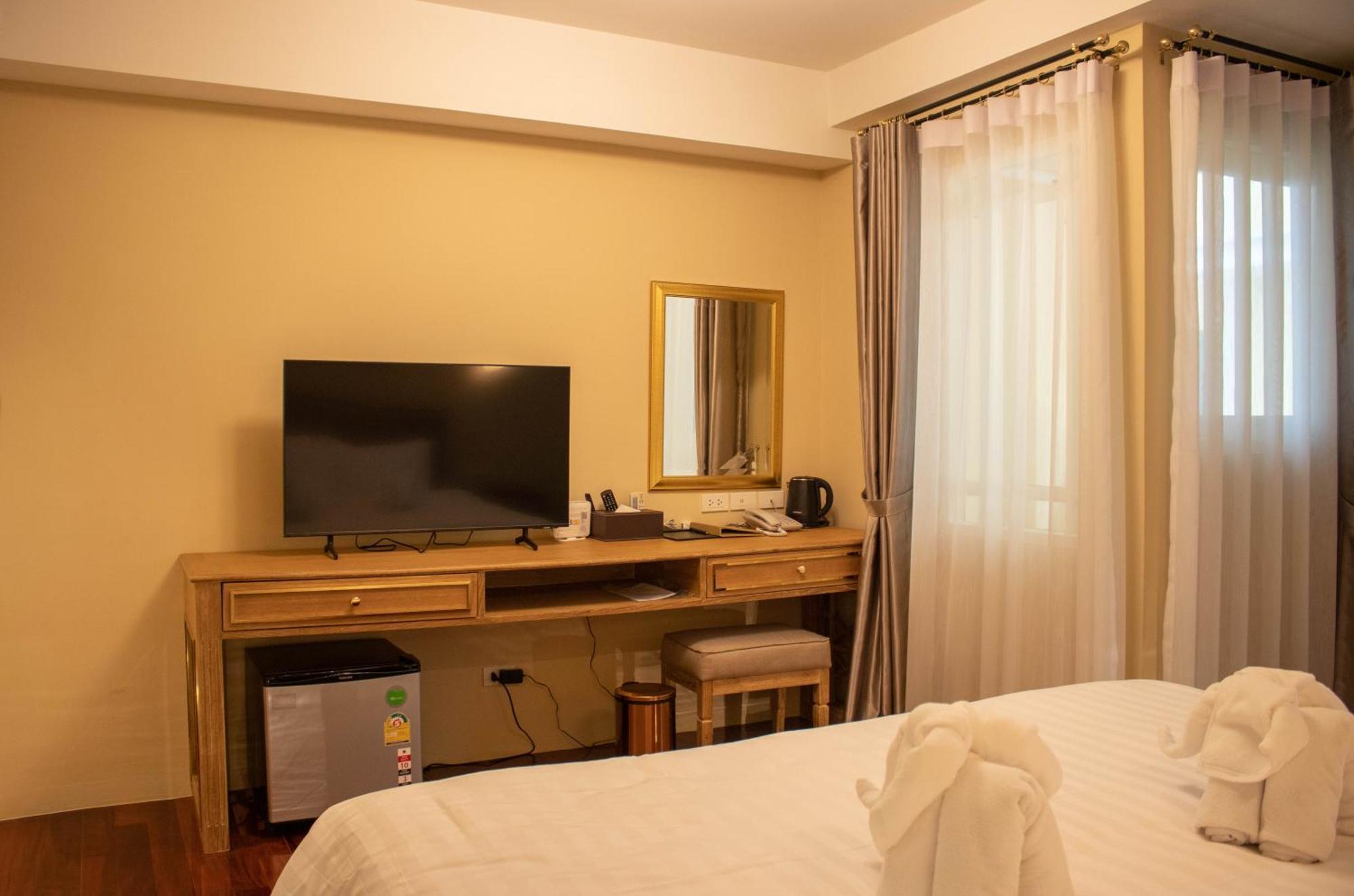 Siri Ratchadamnoen Bangkok Hotel Екстер'єр фото